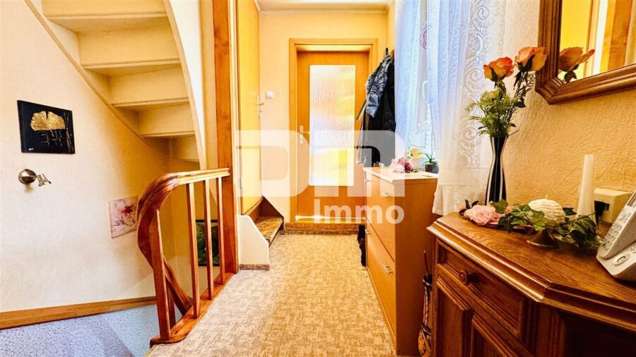 Solides Fachwerkhaus mit Nebengebäude in idyllischer Lage mit Garten und Garage - OG Flur / Diele